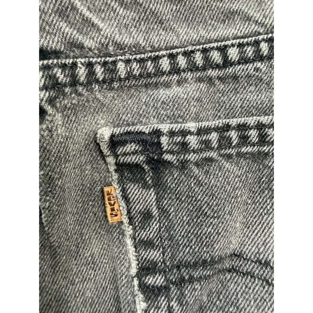 Levis description throughout